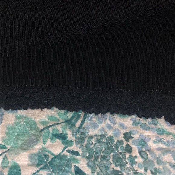 Black forever 21 lace trim shorts - Picture 4 of 4